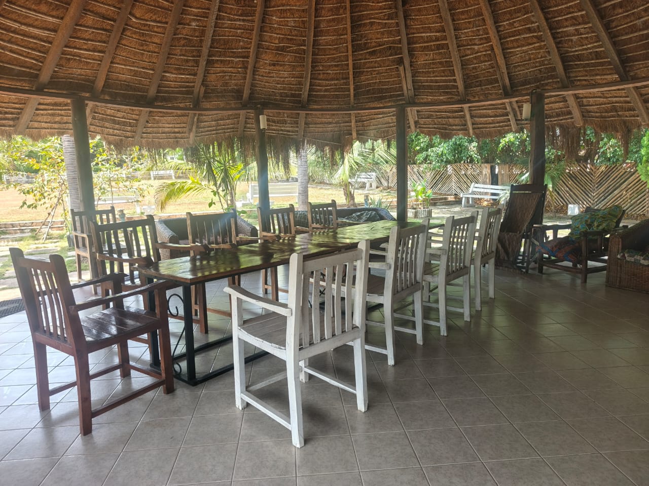 Summer Hut Our summer hut provides a relaxed and open space for guests to unwind and enjoy the fresh air. It is ideal for casual meetings, small gatherings, drinks, and relaxation. The setting offers a calm atmosphere and is suitable for guests who prefer outdoor comfort while still enjoying our services.